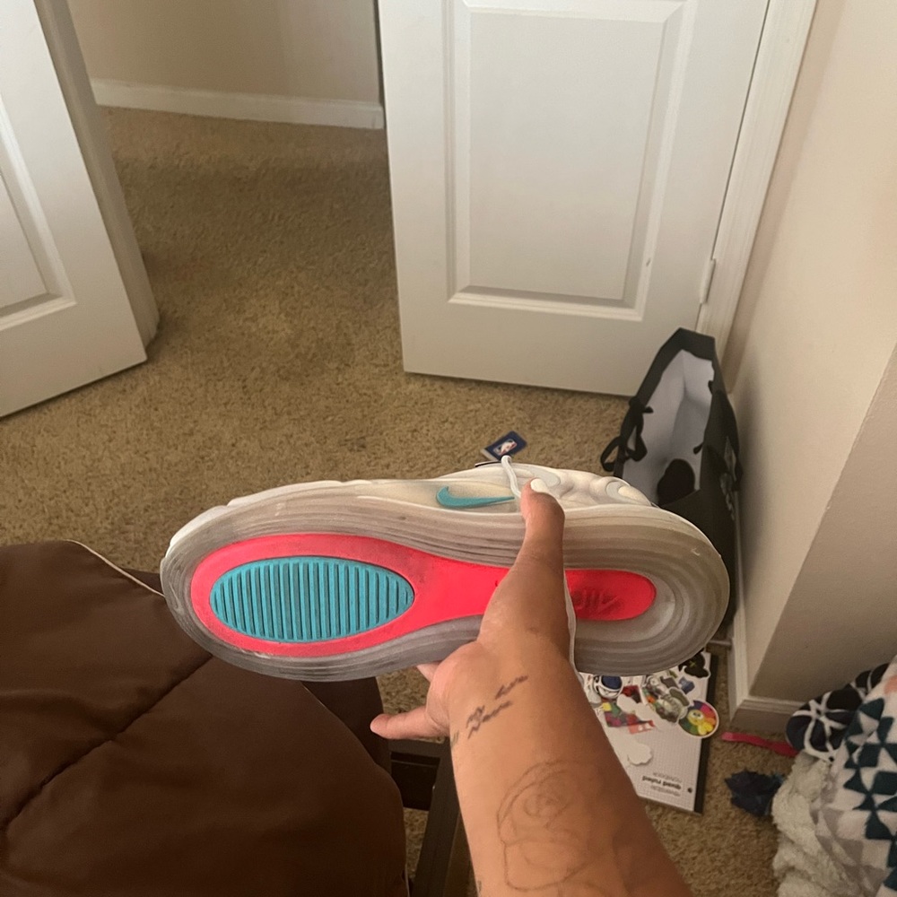 Air max 720 - Picture 4 of 4